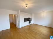 Schöne 2 Zimmer Wohnung mit Loggia in zentraler Lage