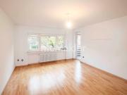 Schöne 2 Zimmer Wohnung mit neuem Badezimmer in...