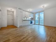 Helle 2 Zimmerwohnung mit Einbauküche, Parkett & Balkon...