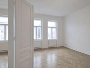 Schöne 3 Zimmer Altbau Wohnung mit Balkon