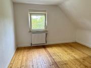Schöne 3 Zimmer Dachgeschoss Wohnung