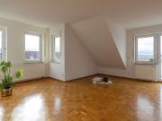 Schöne 3 Zimmer Dachgeschoss Wohnung mit Studio in...