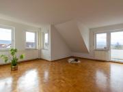 Schöne 3 Zimmer Dachgeschosswohnung mit Studio in...