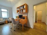Schöne 3 Zimmer DG Wohnung direkt bei U3/Station...