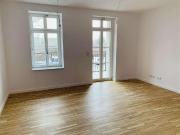 SCHÖNE 3 ZIMMERWOHNUNG BALKON EBK AUFZUG STELLPLATZ