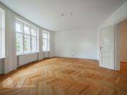 Unbefristete schöne 4 Zimmer Wohnung in bester Lage