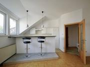 Schöne Altbau Dachgeschosswohnung in bester Lage