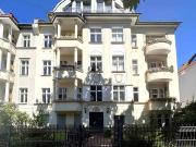 Schöne Altbauwohnung: 3 Zimmer, Stuck, Parkett und Südbalkon