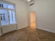 SCHÖNE ALTBAUWOHNUNG NÄHE ROCHUSMARKT