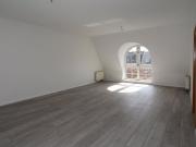 Schöne DG Wohnung mit attraktivem Laminat und Aufzug