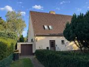 Schöne Doppelhaushälfte mit Garten und Garage