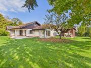 Schöne einstöckige freistehende Villa in einer ruhigen...