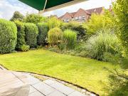 Schöne Erdgeschosswohnung mit Garten und Garage in...