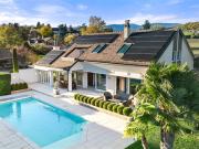 Wunderschöne Villa mit Schwimmbad und Seeblick in Crans