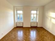 Schöne, helle 2,5 Zimmer Altbauwohnung zu vermieten