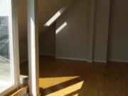 Schöne helle Dachgeschoßwohnung mit Terrasse /...