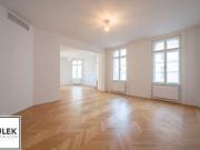 schöne, helle, gut geschnittene 5 Zimmer Wohnung mit 2...