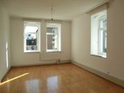 Schöne, helle + warme 2 Raumwohnung mit Balkon bei TZ...