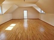 Schöne, kleinere Single /Pärchenwohnung mit 14 m² Loggia...