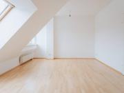 Schöne klimatisierte 1 Zimmerwohnung im Dachgeschoß