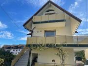 Schöne möblierte Giebel Maisonette im Herzen von Gland
