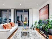 Schöne möblierte Wohnung mit Tiefgarage in Düsseldorf...