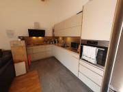 Schöne neuwertige 3 Zimmer Wohnung mit großer Dachterrasse !