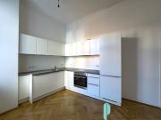 Schöne und großzügige 2 Zimmerwohnung 4. Stock OHNE Lift...