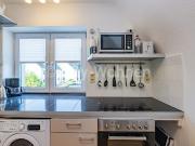 Schöne und helle möblierte Einliegerwohnung in grüner...