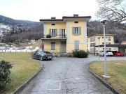 schönes 3 Familienhaus mit Garten mit Bauland / casa di...