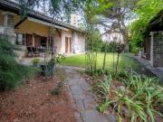 Schönes Anwesen mit 6 Zimmer Villa, Nebengebäuden und...