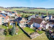 Schönes Dorfhaus mit eigenständiger Wohnung