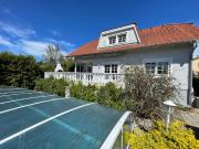 Schönes Einfamilienhaus im Landhausstil mit Garten & Pool Schönes Einfamilienhaus im Landhausstil mit Garten & Pool