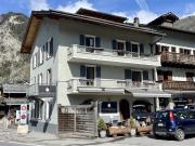 Schönes Gebäude mit 4 Wohnungen + Restaurant