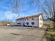 Schönes Gebäude mit einem renommierten Restaurant und...