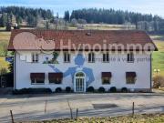 Schönes Gebäude mit einem renommierten Restaurant und...