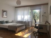 Schönes möbliertes Zimmer in 3 Raum WG mit Balkon in...