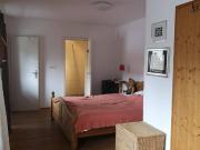 schönes Zimmer mit Bad für Saison, zentrale Lage...