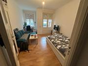 Schönes Zimmer mit Balkon in einer WG