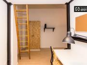 Schrulliges Zimmer zur Miete in einer Wohnung mit 7...