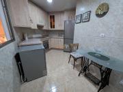 SE ALQUILA ACOGEDOR APARTAMENTO, JUNTO A REINA VICTORIA !