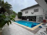 Se Alquila Amplia Casa de Una Sola Planta con Piscina en...