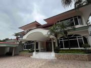 Se Alquila amplia casa para empresa 10 estacionamientos