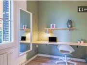 Se alquila amplia habitación doble exterior en piso de 4...