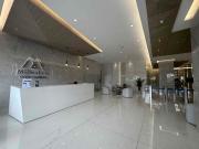 Se alquila amplia Oficina de estreno en Av. Fco. de...