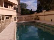 Se alquila amplio departamento en complejo con pileta y...
