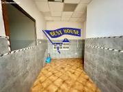 Se alquila amplio local a un paso de Cuatro Caminos