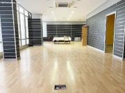 Se alquila amplio local en 1ª planta Mesa y López