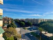 Se alquila amplio piso de 4 dormitorios en Avda. Molière...