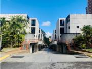 SE vende AMPLIO TH DE 4 PISOS EN LA BOYERA